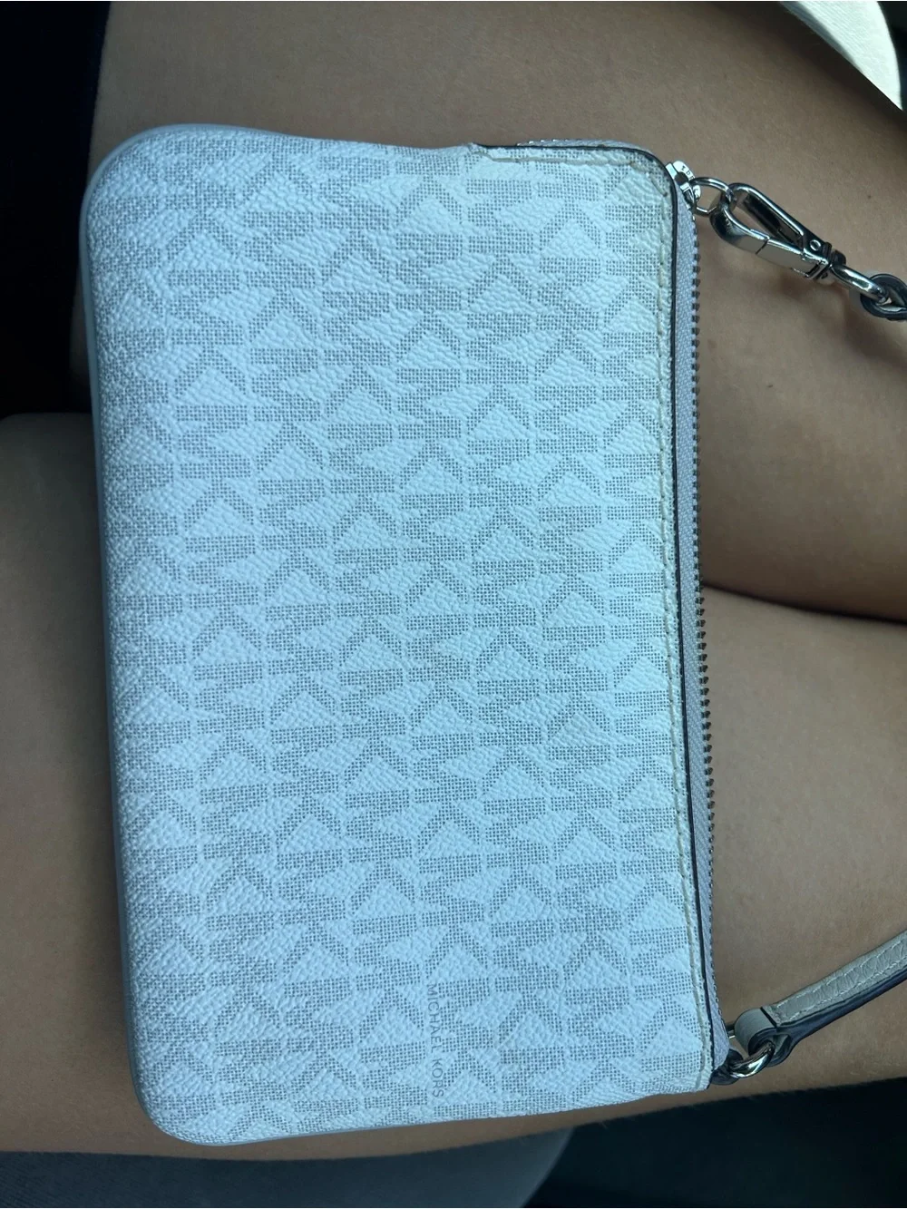 Michael Kors Signature Wristlet Wallet Cream/Vanilla/Silver